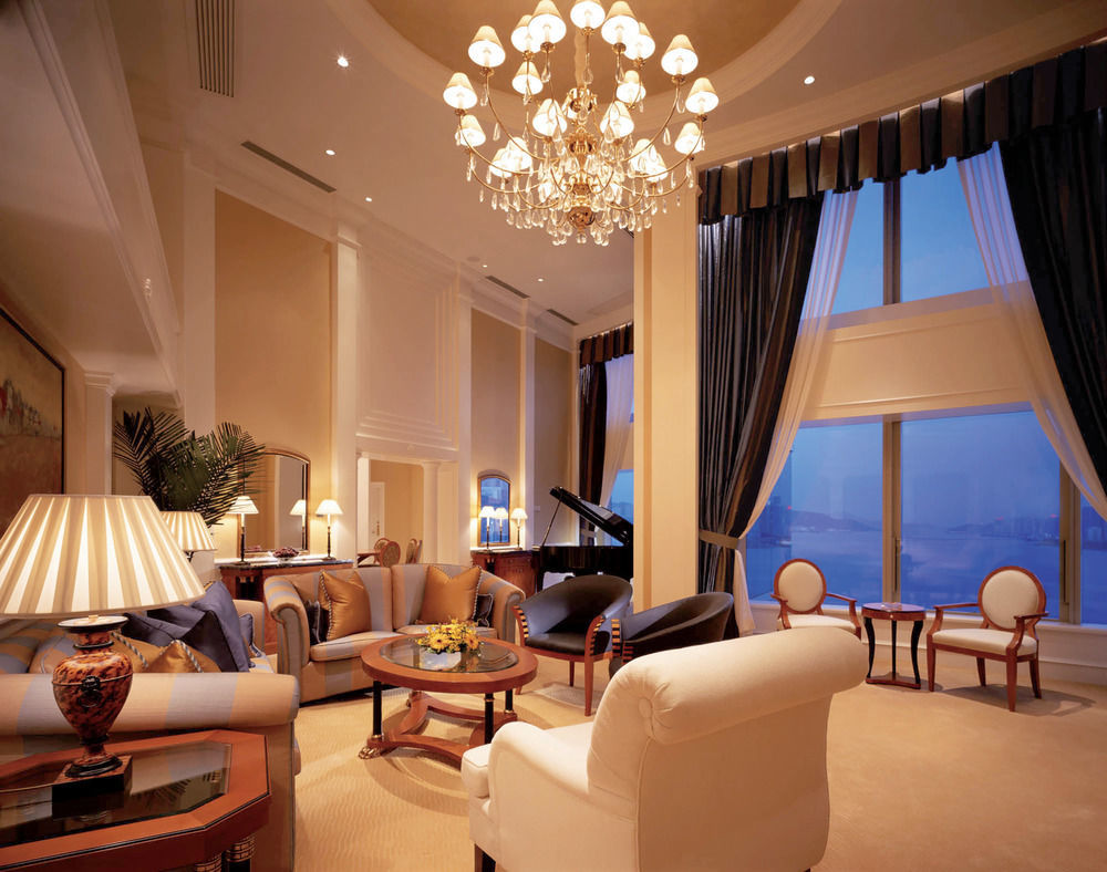 Harbour Grand Kowloon Hotel Hong Kong Nội địa bức ảnh A living room in a suite at the Four Seasons Hotel, Tokyo